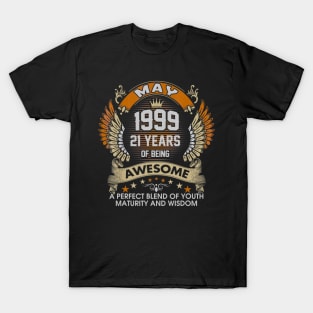 Born In MAY 1999 21 Years Of Being Awesome Birthday T-Shirt